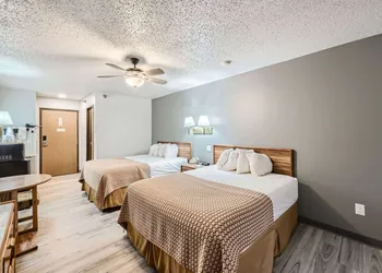 Travelodge by Wyndham Longmont hotel thumbnail 6