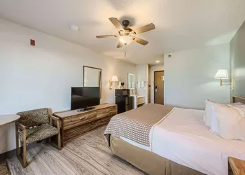 Travelodge by Wyndham Longmont hotel thumbnail 7