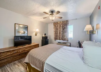 Travelodge by Wyndham Longmont hotel thumbnail 8