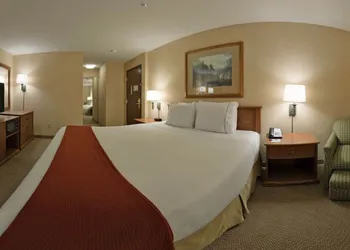 Holiday Inn Express Hotel & Suites Bishop by IHG hotel thumbnail 4