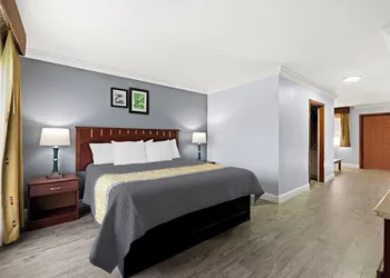 Village Haven Inn & Extended Stay hotel thumbnail 7
