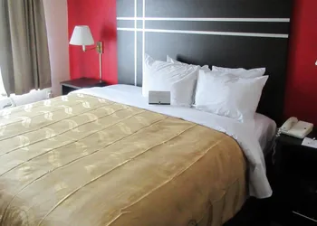 Quality Suites Atlanta Airport East hotel thumbnail 8