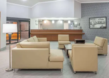 Super 8 by Wyndham O'Fallon hotel thumbnail 2