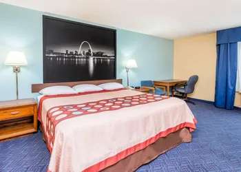 Super 8 by Wyndham O'Fallon hotel thumbnail 4