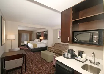 Holiday Inn Express & Suites Charlotte North by IHG hotel thumbnail 2