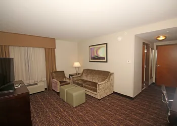 Holiday Inn Express & Suites Charlotte North by IHG hotel thumbnail 4