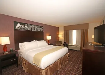 Holiday Inn Express & Suites Charlotte North by IHG hotel thumbnail 7