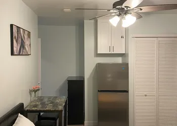 LA Royal Viking Apartments hotel thumbnail 3