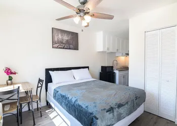 LA Royal Viking Apartments hotel thumbnail 5