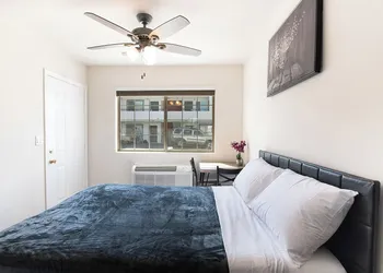 LA Royal Viking Apartments hotel thumbnail 6
