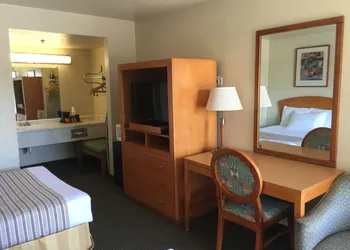 Fresno Inn hotel thumbnail 5