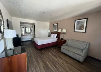 Fresno Inn hotel thumbnail 8