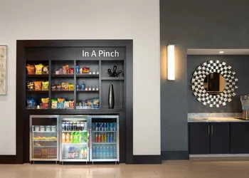 TownePlace Suites Boston Logan Airport/Chelsea hotel thumbnail 3