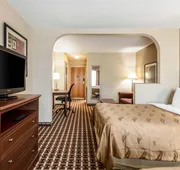 Quality Suites Paducah I-24 hotel detail image 7