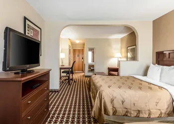 Quality Suites Paducah I-24 hotel thumbnail 7