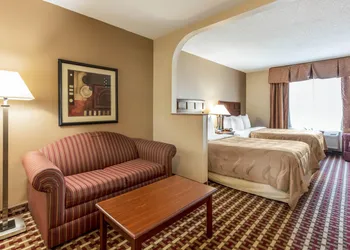 Quality Suites Paducah I-24 hotel thumbnail 8