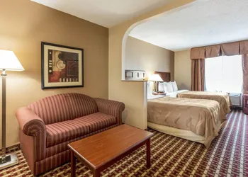 Quality Suites Paducah I-24 hotel thumbnail 8
