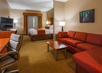Best Western Plus Finger Lakes Inn & Suites hotel thumbnail 5