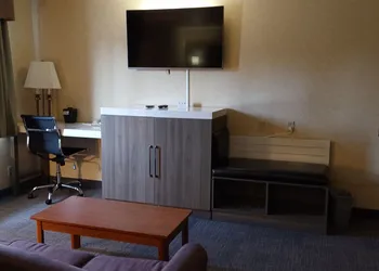 Lavissh Inn & Suites hotel thumbnail 4