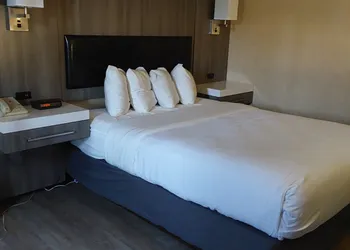 Lavissh Inn & Suites hotel thumbnail 7