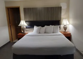 Lavissh Inn & Suites hotel thumbnail 8