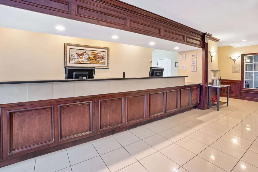 La Quinta Inn & Suites by Wyndham Houston - Magnolia hotel detail image 2