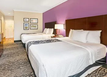 La Quinta Inn & Suites by Wyndham Houston - Magnolia hotel thumbnail 8