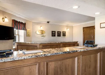 Econo Lodge Darien Lakes hotel thumbnail 2