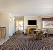 Econo Lodge Darien Lakes hotel detail image 3