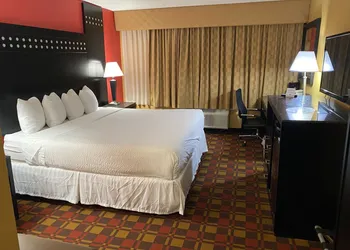 Ramada by Wyndham Rochelle Park Near Paramus hotel thumbnail 3