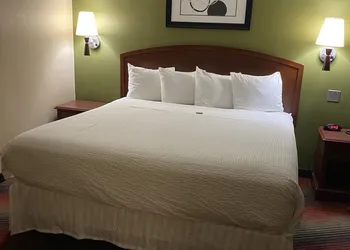 Ramada by Wyndham Rochelle Park Near Paramus hotel thumbnail 6