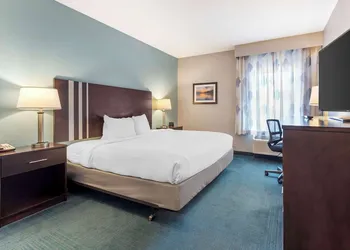 Best Western St. Clairsville Inn & Suites hotel thumbnail 7