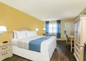 Days Inn by Wyndham Madison hotel thumbnail 4