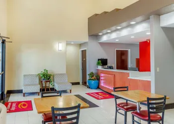 Econo Lodge West - Coors Blvd hotel thumbnail 3