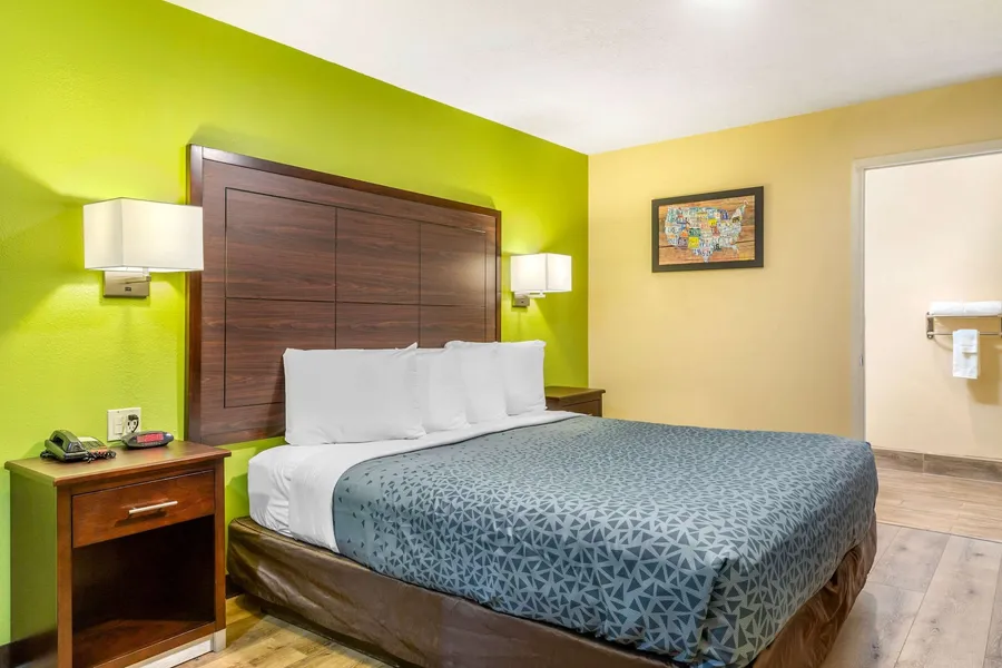 Econo Lodge West - Coors Blvd hotel detail image 6