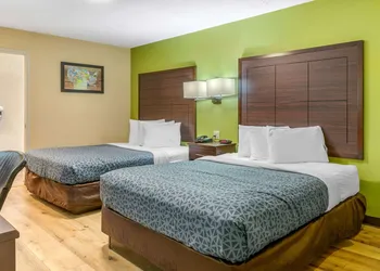 Econo Lodge West - Coors Blvd hotel thumbnail 8