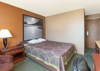 Super 8 by Wyndham Poplar Bluff Missouri hotel thumbnail 6
