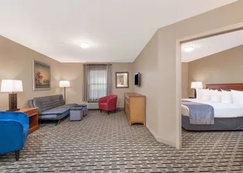 Days Inn & Suites by Wyndham Sellersburg hotel thumbnail 4