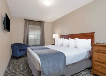 Days Inn & Suites by Wyndham Sellersburg hotel thumbnail 5