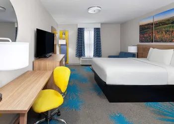 Days Inn & Suites by Wyndham Sellersburg hotel thumbnail 8