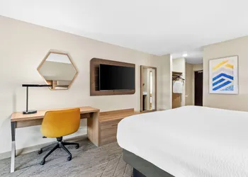 Holiday Inn Express Hotel & Suites Pauls Valley by IHG hotel thumbnail 6