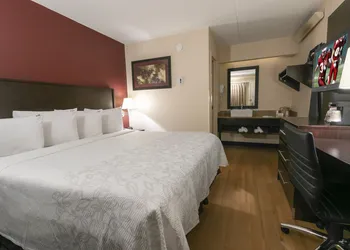 Red Roof Inn PLUS+ Statesville hotel thumbnail 8