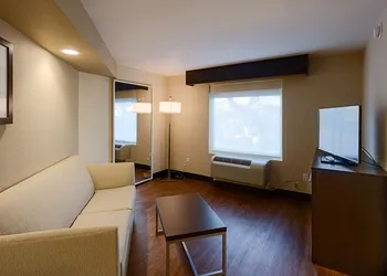 Holiday Inn Express & Suites San Antonio Medical-Six Flags by IHG hotel thumbnail 4