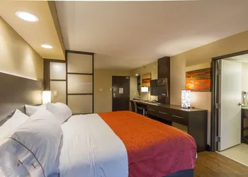 Holiday Inn Express & Suites San Antonio Medical-Six Flags by IHG hotel thumbnail 6