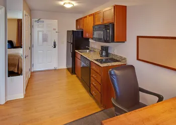 Candlewood Suites Williston by IHG hotel thumbnail 7