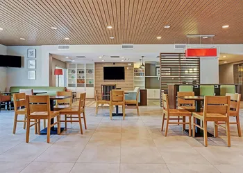 Ramada by Wyndham Houston Westchase hotel thumbnail 5