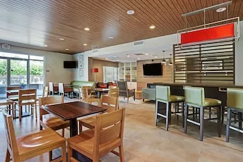 Ramada by Wyndham Houston Westchase hotel thumbnail 6
