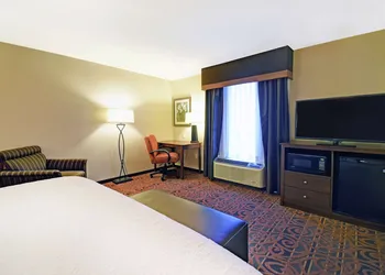 Hampton Inn & Suites Milwaukee/Franklin hotel thumbnail 6