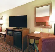 Hampton Inn & Suites Milwaukee/Franklin hotel detail image 7