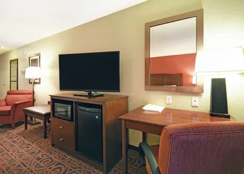 Hampton Inn & Suites Milwaukee/Franklin hotel thumbnail 7